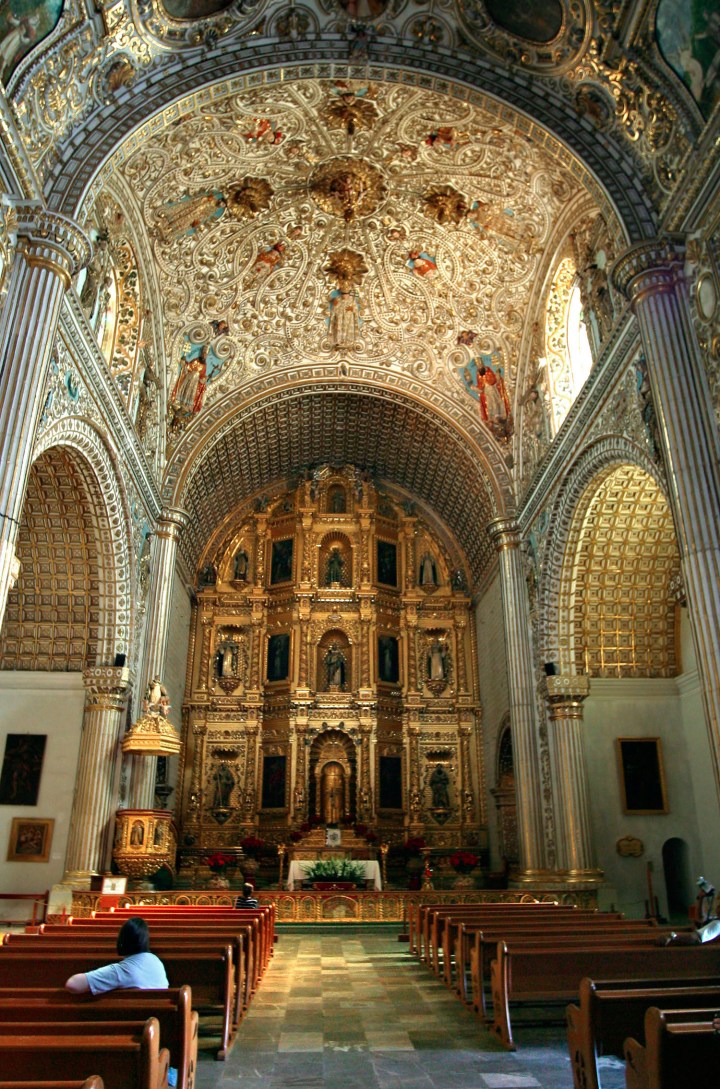 Interior view of Santo Domingo de Guzmán church in the city of Oaxaca - Elaborate gold plated decorations