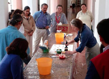 Sue demonstrates making paste paper to the class.